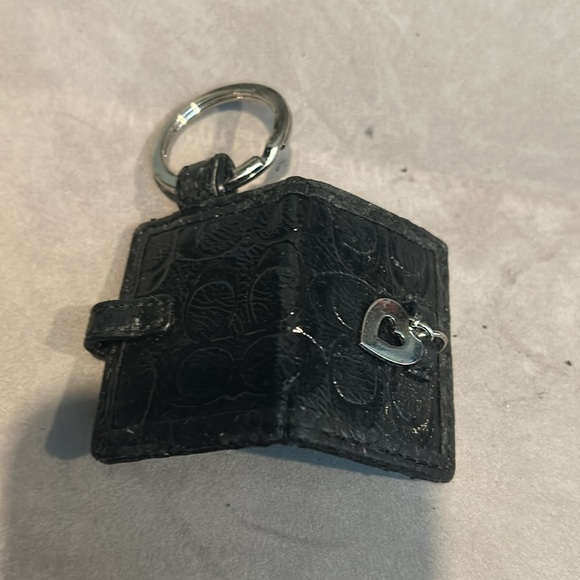 Coach Signature  keychain photo  Key Fob Black Patent Leather 📌 stickiish - Picture 5 of 5